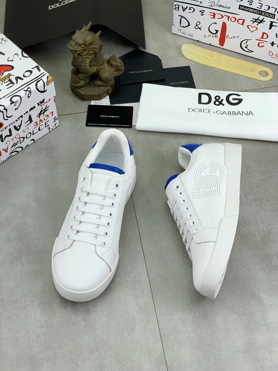 Men's shoes 💰P520💰 [New model] The latest hot style, top original quality, the official website is synchronized with "DOLCE&GABBANA [Dolce & Gabbana] ~ High quality." The effect is low-top casual DG men's shoes, loved by many celebrities, using high-end imported first-layer calfskin with punched logo design + cowhide feet, simple and elegant, perfectly interpreting the latest inspiration for shoes, integrating classics and fashion, luxury dreams, and fashion. Suitable for drivers, light and comfortable to drive, light and breathable for outdoor travel, high-end quality, trustworthy, 3️⃣color🉑️choice! Code number: 38-46